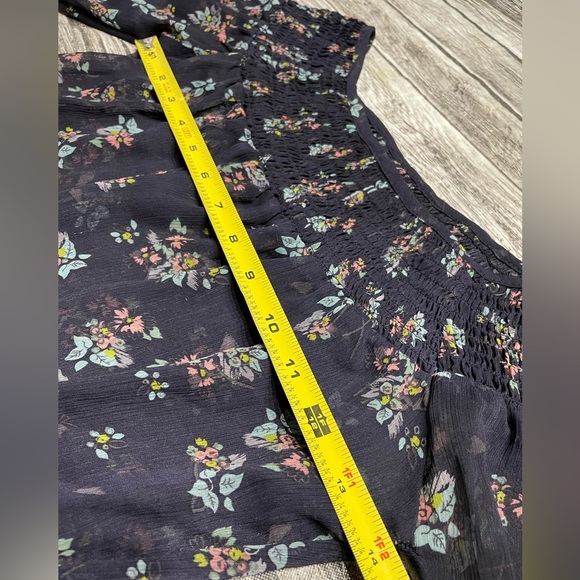 Women’s XS Romy sheer navy blue blouse with floral print excellent condition - Picture 8 of 9